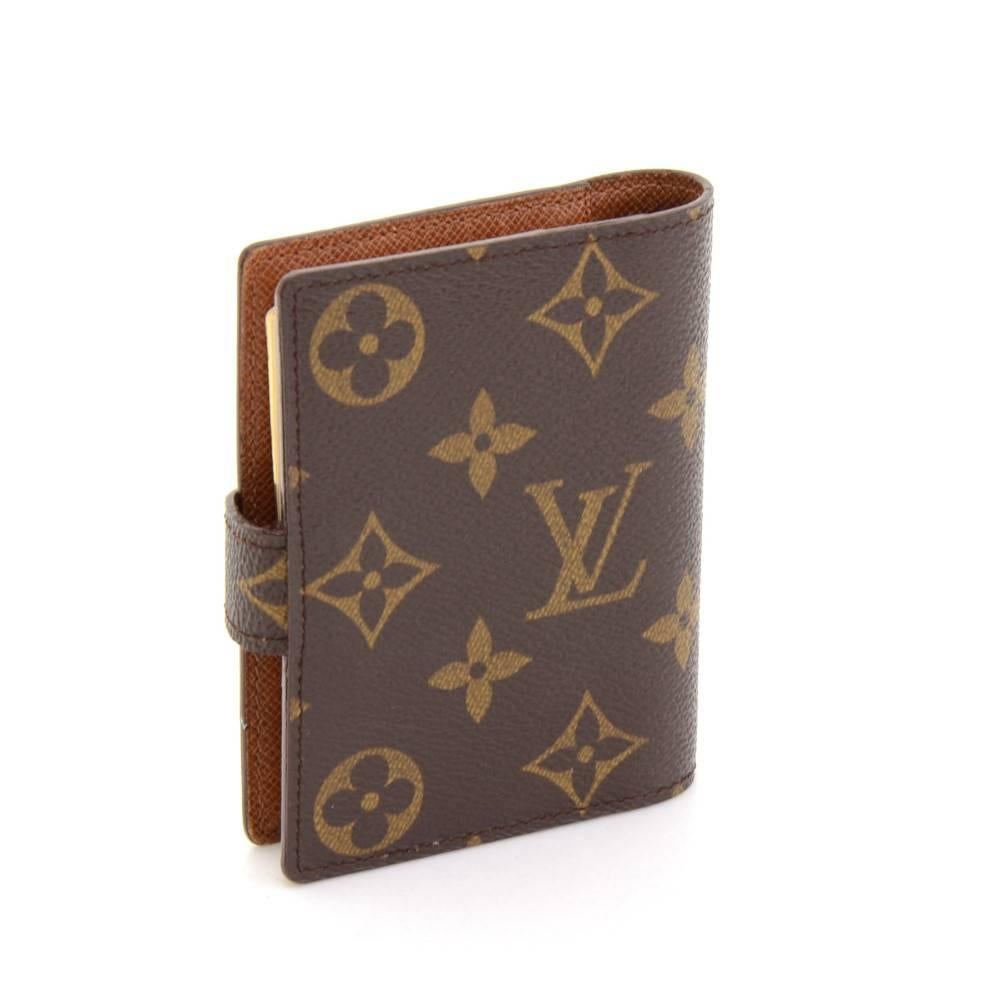 Louis Vuitton mini agenda book in agenda cover with 1 slip in pocket. Two travel notes are included. Refill can be purchased in LV or used non genuine. 

Made in: France
Serial Number: TH0947
Size: 3.1 x 4.1 x 0 inches or 8 x 10.5 x 0 cm
Color: