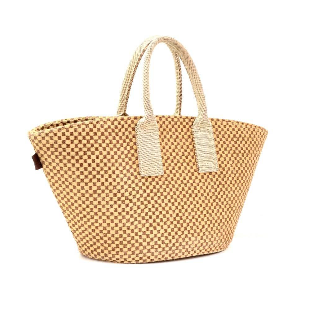 Hermes straw beach Bag. Hand held with great capacity simply stunning. Great for your beach day. 

Made in: France
Size: 16.5 x 9.1 x 6.7 inches or 42 x 23 x 17 cm
Color: Beige
Dust bag:   Not included  
Box:   Not included 