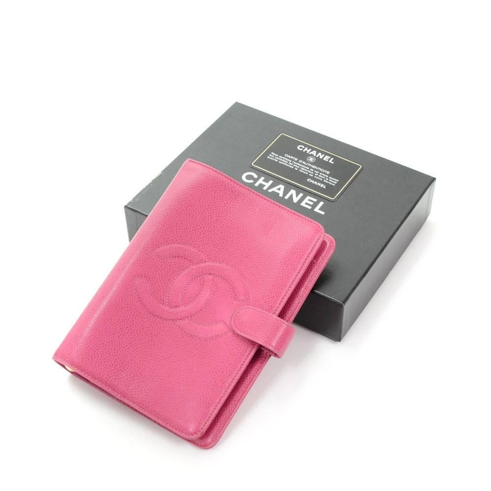 Chanel agenda in pink caviar leather. It has famous CC logo stitched onto the front and access secured with a stud closure. Inside has 1 open pocket and 1 pen holder. Comes with 6 rings styled in gold tone. Absolutely gorgeous and stylish. 

Made