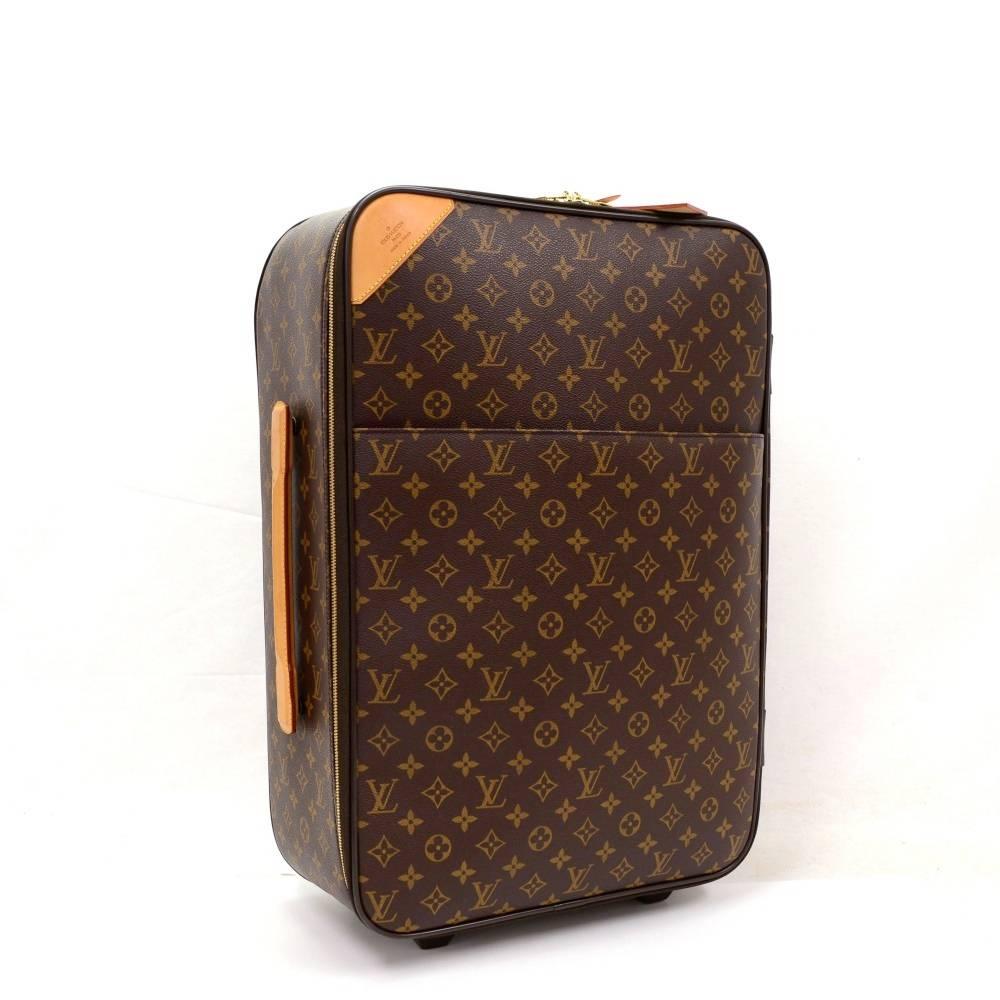 Louis Vuitton Pegase 50 a classic from the Louis Vuitton rolling travel bag collection. It has 1 exterior slip pocket with zipper. Top has double zipper for secure and easy access. Inside has 1 zipper pocket. Great for any trip! It comes with name