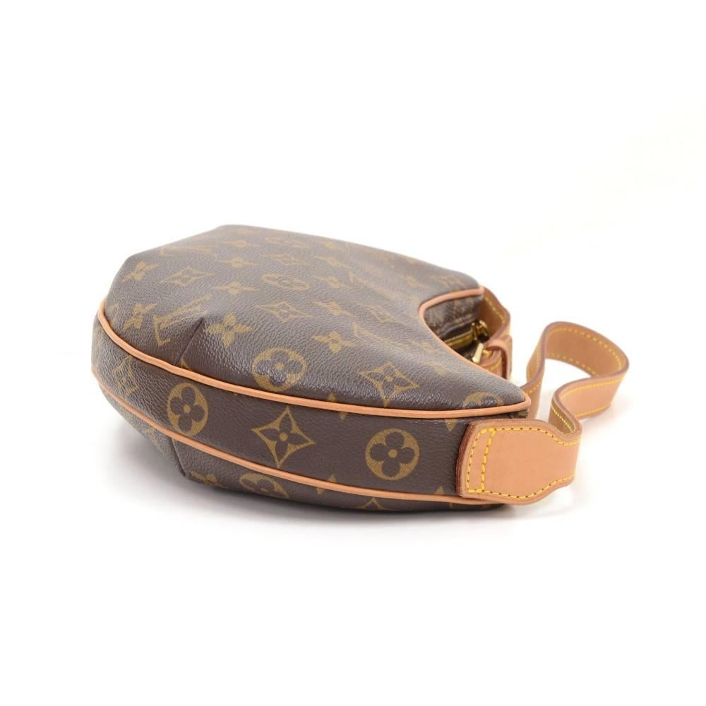 Women's Louis Vuitton Pochette Croissant Monogram Canvas Shoulder Handbag