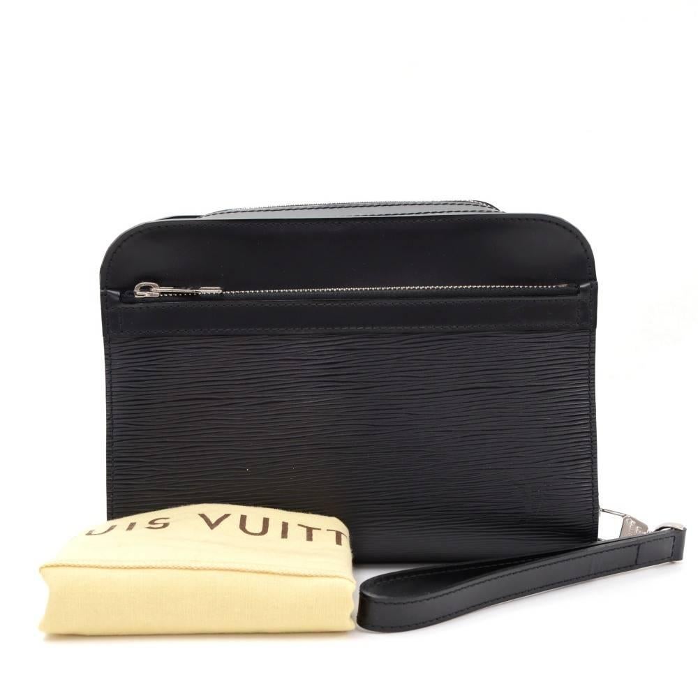 Louis Vuitton Hoche Clutch bag in epi leather for men. It has 1 exterior zipper pocket in front and zipper closure on top. Inside has canvas lining with 1 zipper, 2 open pocket and 6 card slots. Simple and practical item! 

Made in: France
Serial