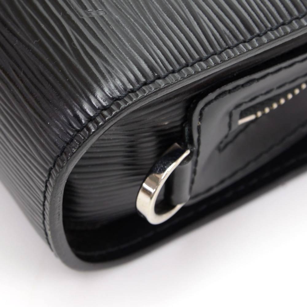 Louis Vuitton Hoche Black Epi Leather Wristlet Clutch Men Bag In Excellent Condition In Fukuoka, Kyushu