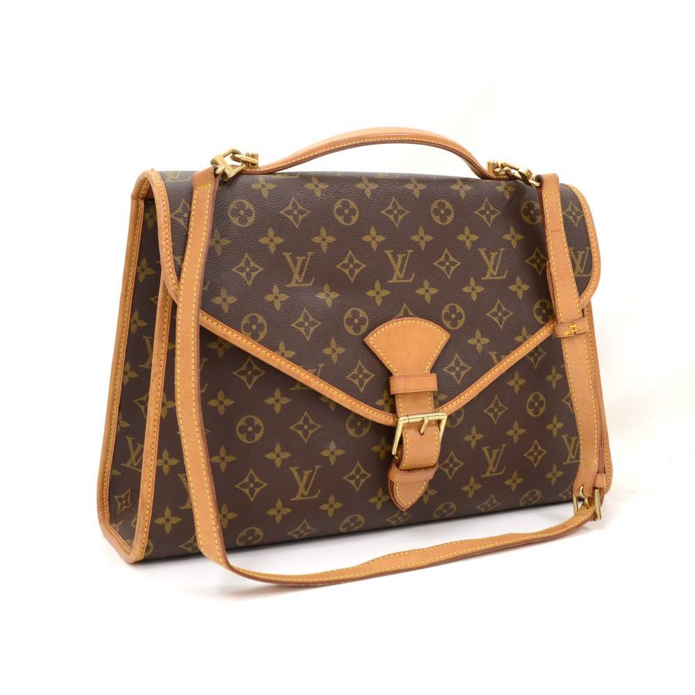 Louis Vuitton 2 way Beverly GM briefcase in monogram canvas. Flap top secured with belt closure. Inside has 1 side pocket with a zipper. Great for your daily essentials. Comes with a adjustable shoulder strap. 

Made in: France
Serial Number: