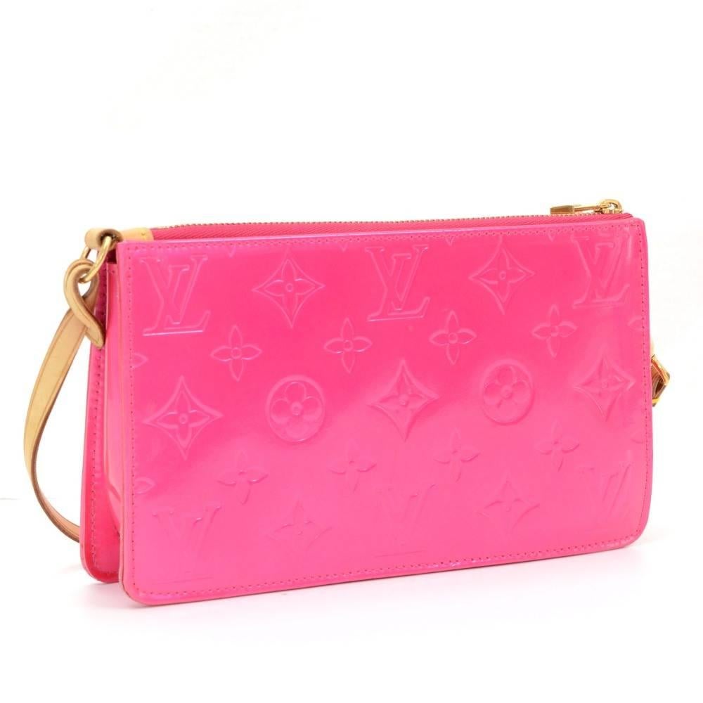 Louis Vuitton Lexington party bag/pochette in pink color. Cowhide leather strap and nice brass hardware makes this bag a unique bag. Perfect for any occasion! 

Made in: France
Serial Number: V I 1012
Size: 7.9 x 4.7 x 1.6 inches or 20 x 12 x 4