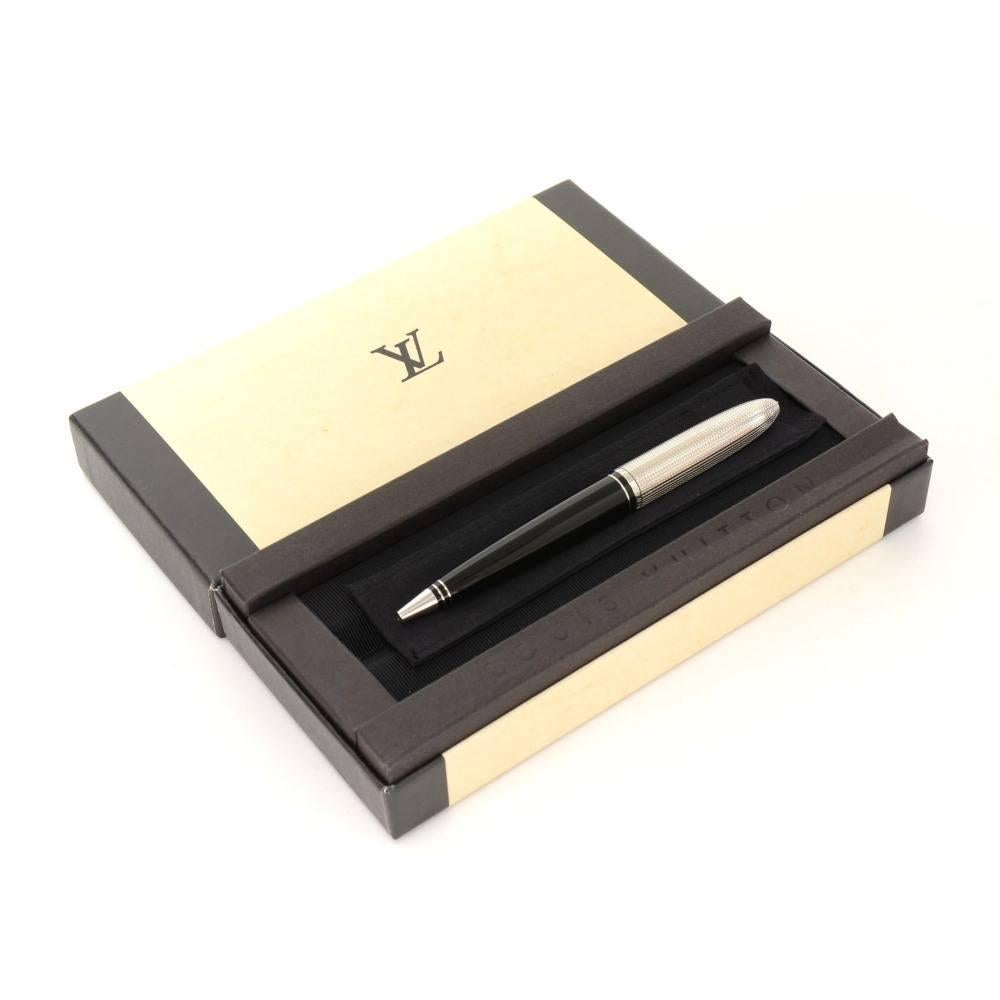 Louis Vuitton Doc laque point pen in black x silver tone color with black ink. Perfect for your everyday use. LOUIS VUITTON engraved on the cap. Very rare item! 

Made in: France
Size: 5.5 x 0.5 x 0 inches or 14 x 1.2 x 0 cm
Color: Black
Dust