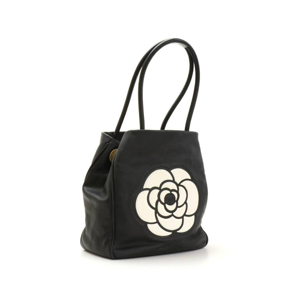 Chanel Camelia Black x White Leather Tote Shoulder Hand Bag In Good Condition In Fukuoka, Kyushu