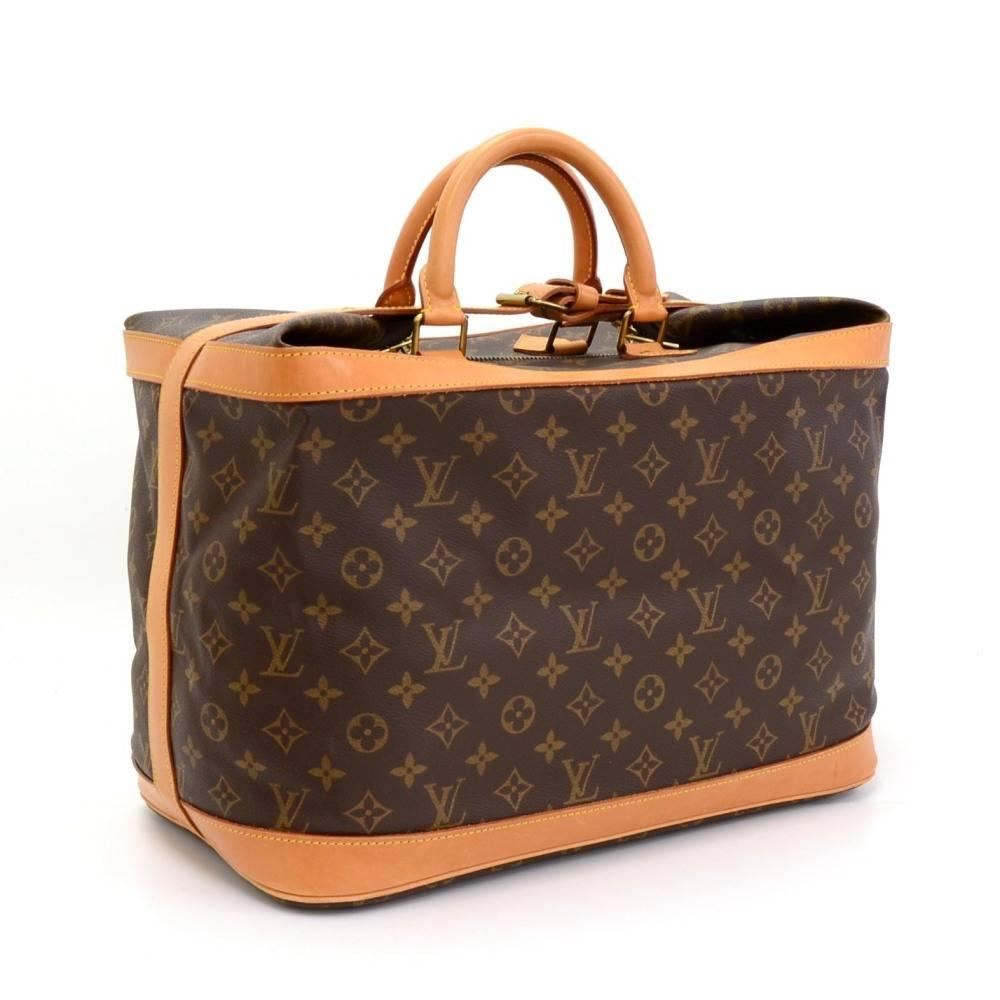 Louis Vuitton Cruiser bag 40. Easy access with double zipper secured with a leather buckle. Inside has 1 open pocket. 5 studs on the bottom of the bag for protection. Perfect size to keep you organized wherever you go. 

Made in: France
Serial