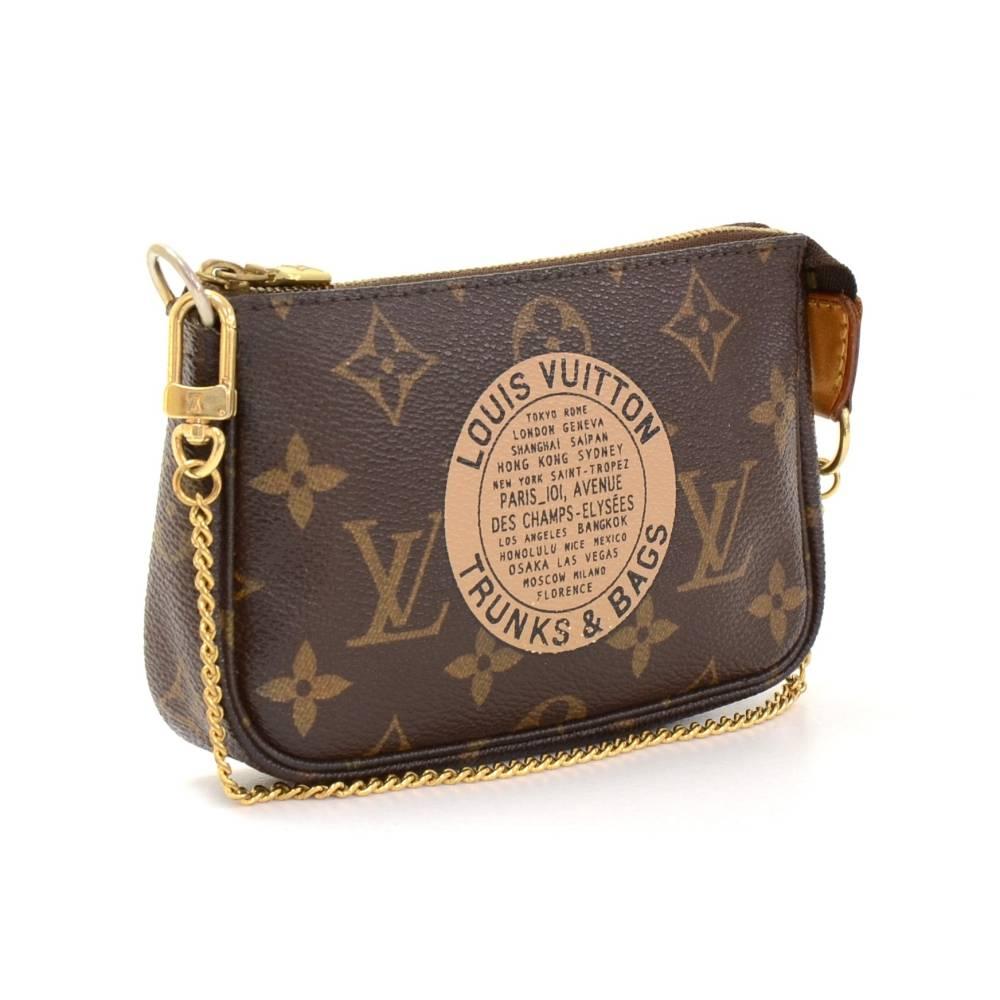 Louis Vuitton mini pouch in monogram canvas. Perfect for night out and parties. It can be either hand-held or linked to the D-ring found in many Louis Vuitton.

Made in: France
Serial Number: FL0058
Size: 5.9 x 3.9 x 1.2 inches or 15 x 10 x 3