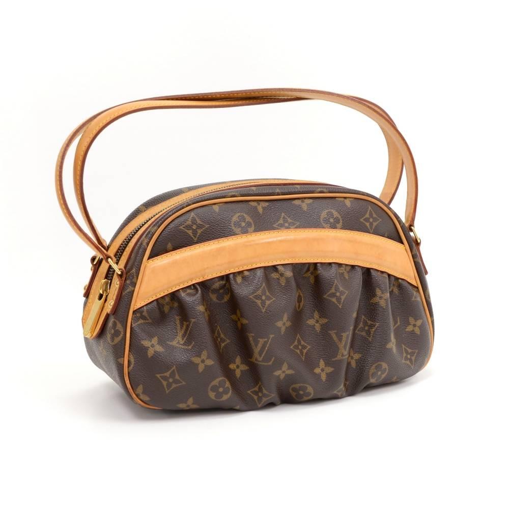Louis Vuitton Klara handbag in Monogram canvas. Top is closed with zipper and 1 open slip pocket on the back. Inside has red alkantra lining and 1 open pocket. It is specially designed to keep all your items perfectly organized!

Made in: