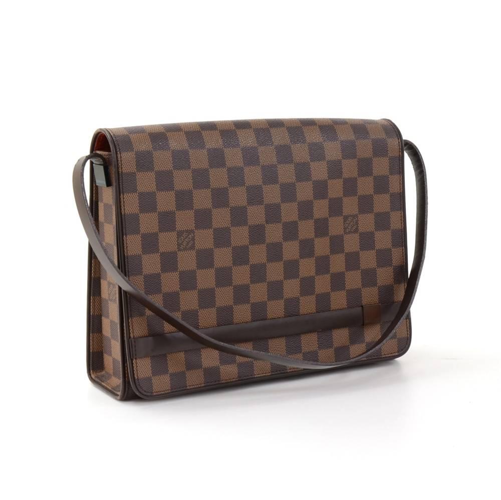 Louis Vuitton Tribeca Carre bag in Damier Ebene canvas. It is beautiful design with flap leather strap. Flap top is secured with magnetic closure. Inside is red lining with 1 open and 1 zip pocket. 

Made in: France
Serial Number: TH0021
Size: