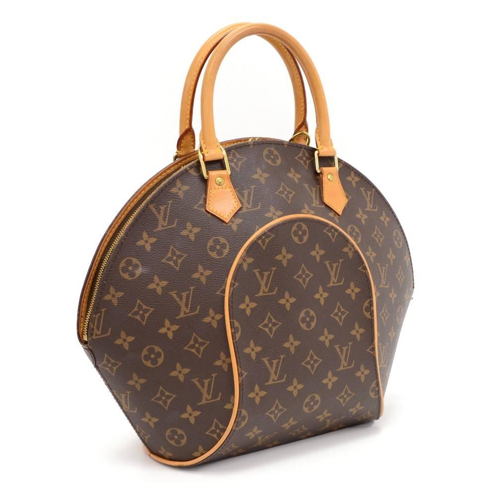 Louis Vuitton Ellipse MM in monogram canvas. Easy access secured with double zipper and spacious interior for all your goods. Inside is one open pocket and brown lining. Discontinued item in unique shape. 

Made in: France
Serial Number: