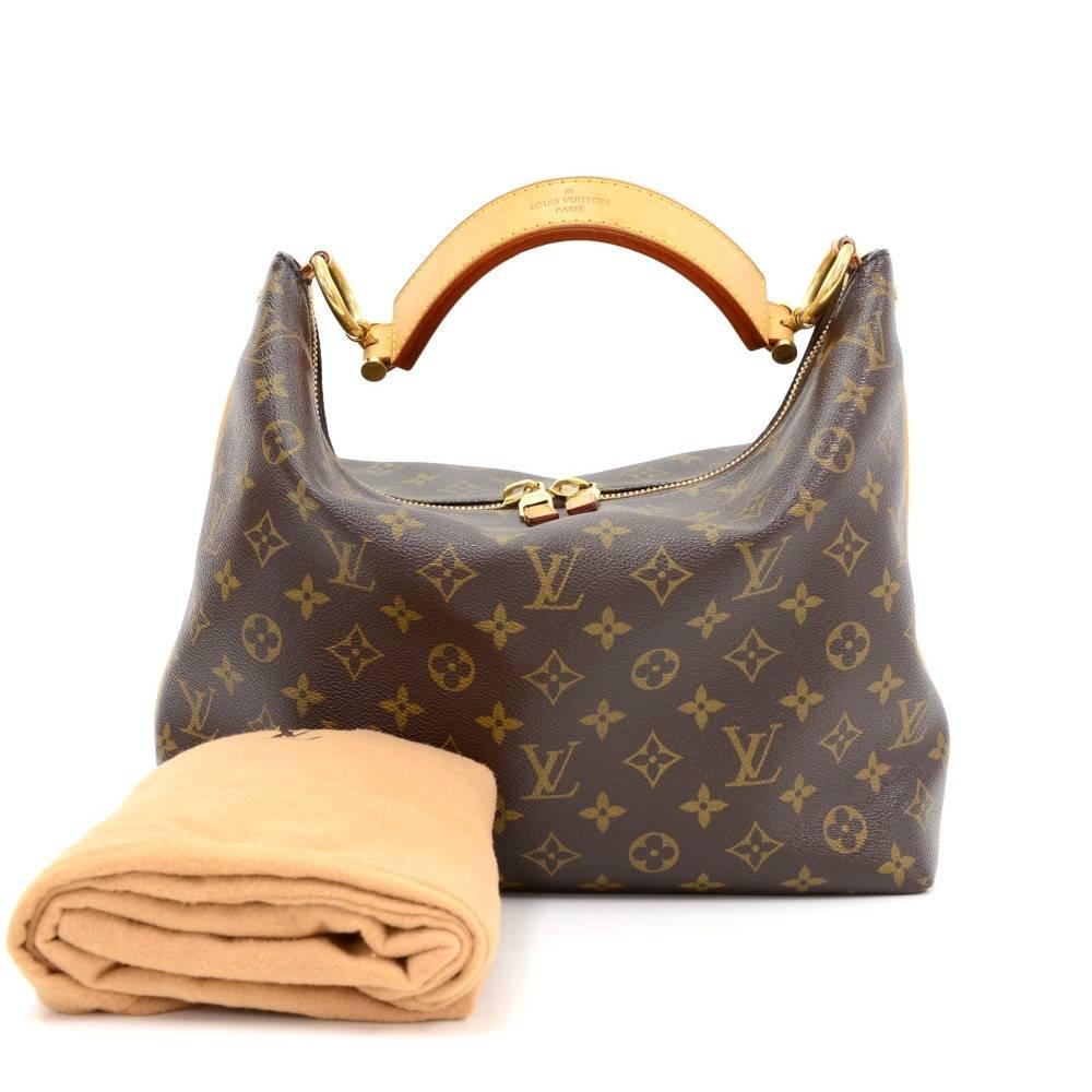 Louis Vuitton Montorguell PM hand bag in monogram canvas. Double zipper closure opens up large access. Inside has canvas lining and 3 open pockets. Simply perfect companion wherever you go!

Made in: Spain
Serial Number: CA 0182
Size: 12.6 x