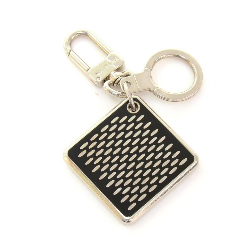 Louis Vuitton Key holder. Rare design would make your keys easy to find. Would as well look great hanging on your bag.

Made in: France
Size: 3.9 x 2.4 x 0 inches or 10 x 6 x 0 cm
Color: Silver
Dust bag:   Not included  
Box:   Not included 