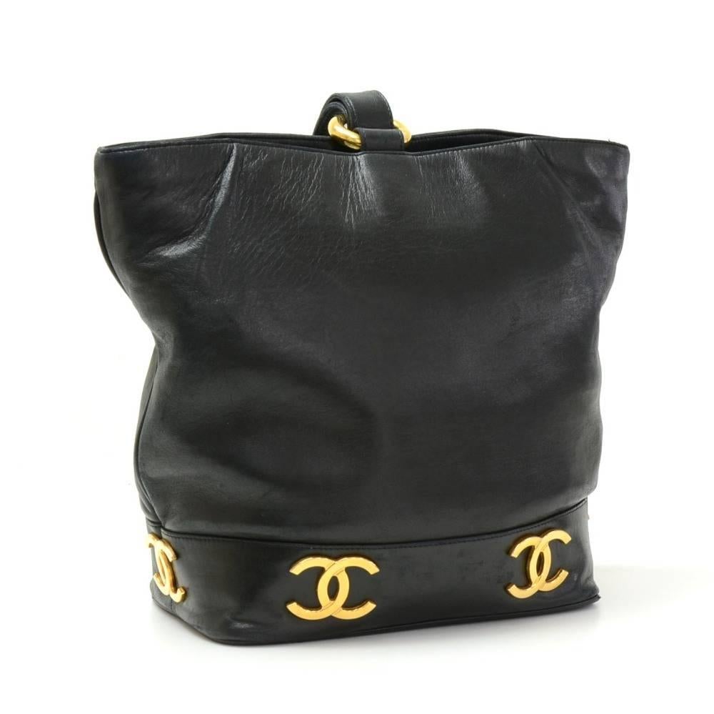 Vintage Chanel Black Leather Shoulder Bucket Bag In Good Condition In Fukuoka, Kyushu