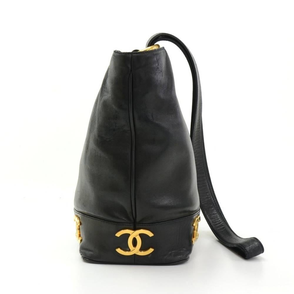 Women's Vintage Chanel Black Leather Shoulder Bucket Bag