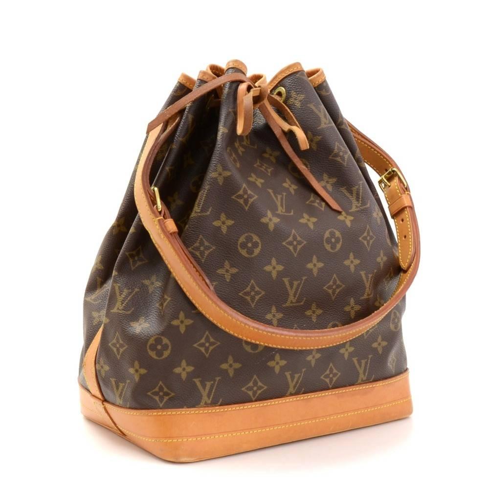 Louis Vuitton Noe shoulder bag. It has adjustable shoulder strap and tie up string closure. Inside is brown lining. The famous champagne bag created in 1932 which makes it a true classic.

Made in: France
Serial Number: AR0925
Size: 10.2 x 13.4
