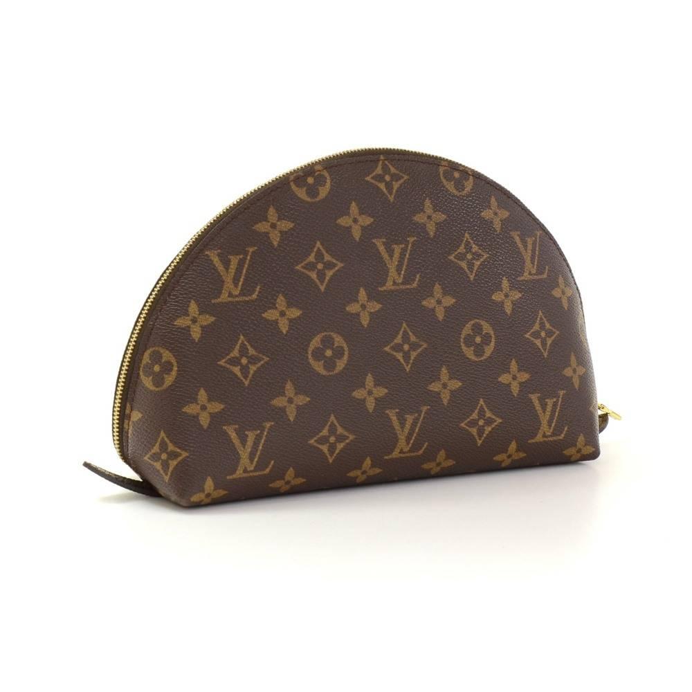 Louis Vuitton Trousse Demi Ronde 23 cosmetic pouch in monogram canvas. Top access is secured with zipper. Inside has beige lining and 1 open pocket. Very practical item to have!

Made in: France
Serial Number: TH0072
Size: 9.1 x 6.3 x 3.3 inches