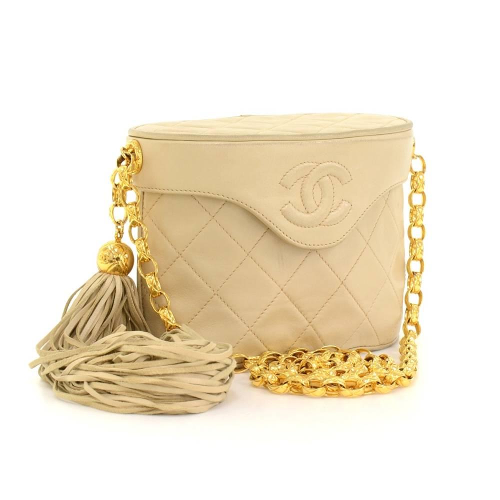 Chanel shoulder pochette/bag in beige quilted leather. Top access with flap and magnetic closure. Fringe is attached on flap. Inside has beige leather lining with 1 open pocket. Comfortably carried on shoulder.

Made in: Italy
Serial Number: