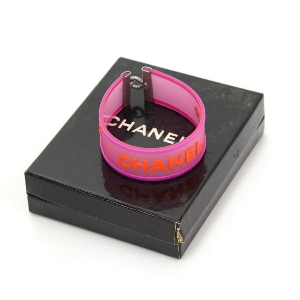 Chanel orange rubber bracelet. Chanel 01 CC P Made in France engravement on the back. Very rare item!

Made in: France
Size: 7.5 x 0.9 x 0 inches or 19 x 2.2 x 0 cm
Color: Pink
Dust bag:   Not included  
Box:   Yes included 