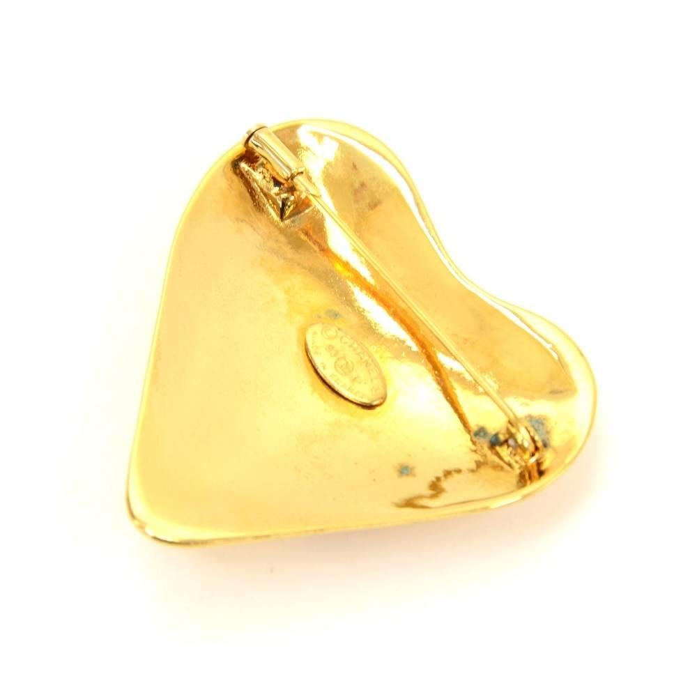 Vintage Chanel Gold Tone CC Logo Heart Shaped Large Pin Brooch In Excellent Condition In Fukuoka, Kyushu