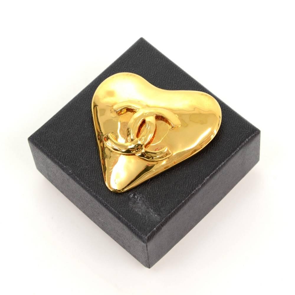 Chanel Gold tone Brooch. It has pin with secure closure. Chanel 93 CC P Made in France engraved on the back. It can be attached to a Jacket or secure scarf or used as accessory. Gorgeous item!

Made in: France
Size: 1.8 x 2 x 0 inches or 4.5 x 5