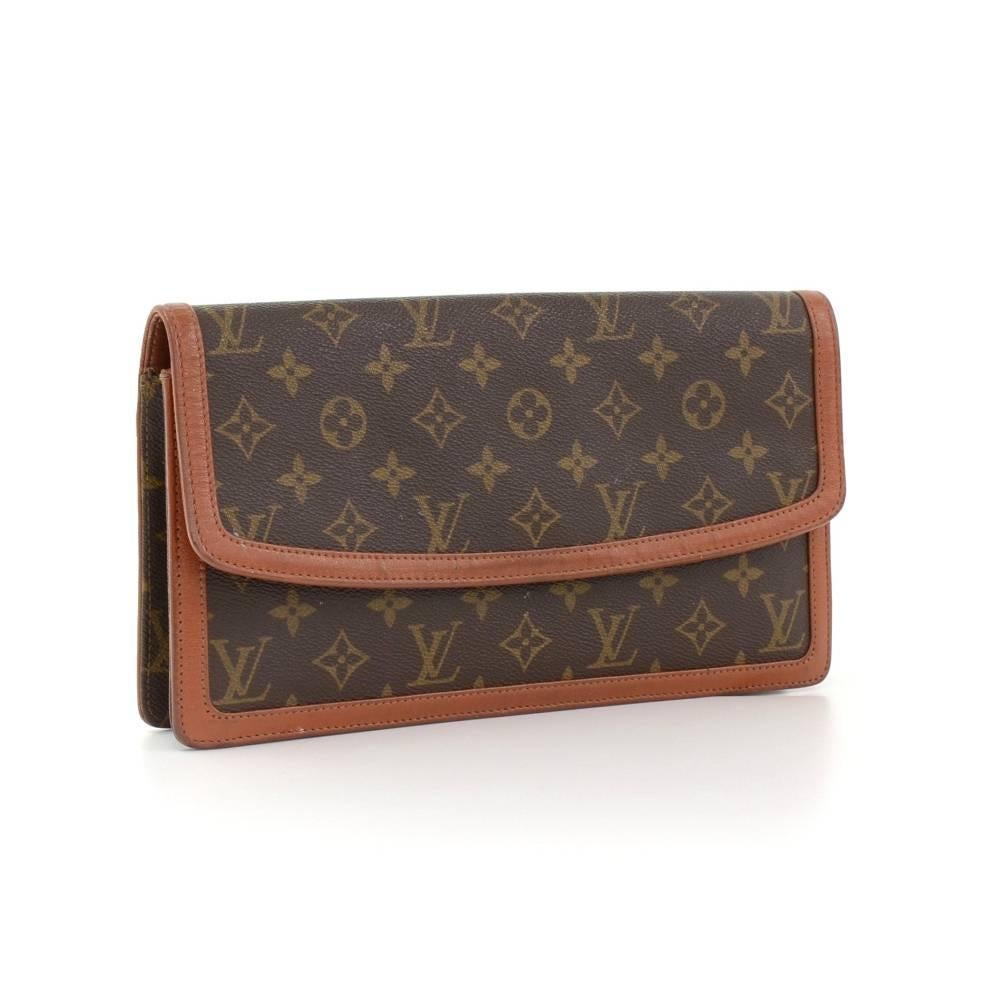 Louis Vuitton Clutch bag in Monogram canvas. It features thick leather trim, flap with stud closure. Inside has one zipper pocket and one open pocket. 

Made in: France
Serial Number: 864 TH
Size: 11.4 x 6.5 x 1.2 inches or 29 x 16.5 x 3