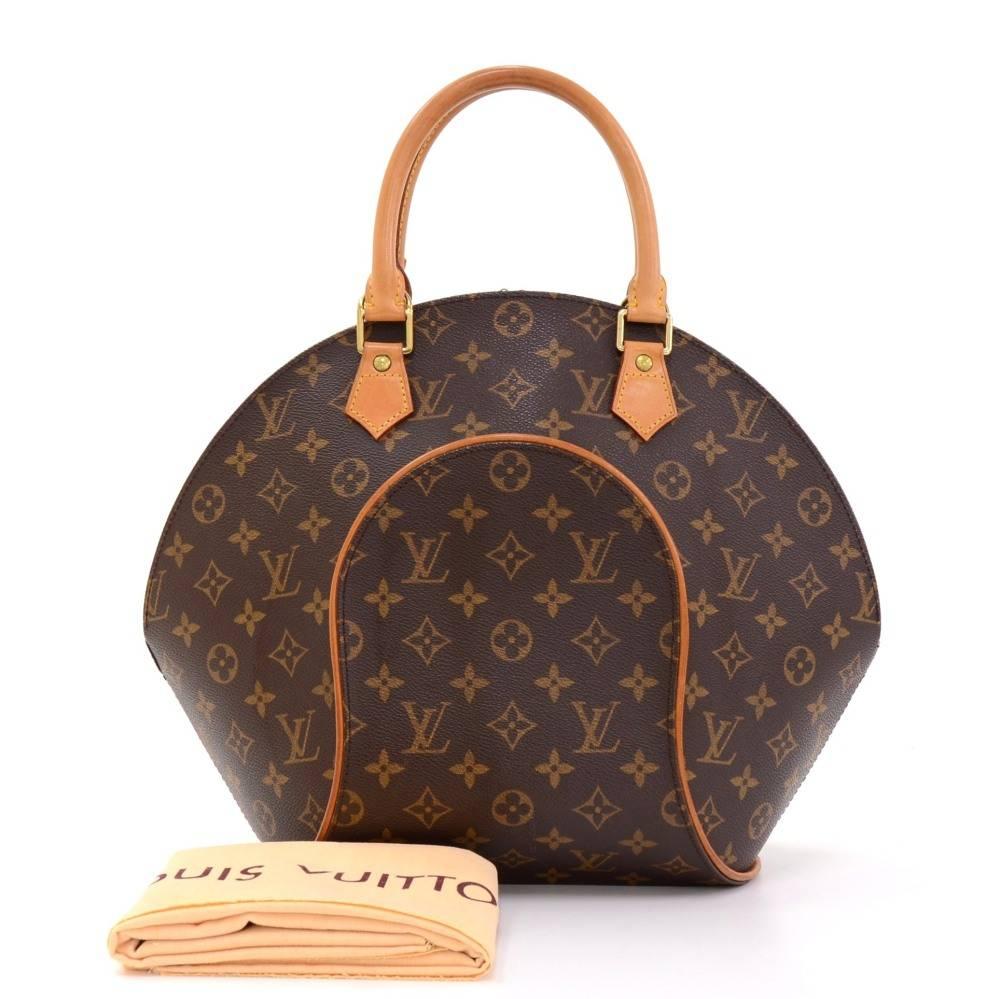 Louis Vuitton Ellipse MM in monogram canvas. Easy access secured with double zipper and spacious interior for all your goods. Inside is one open pocket and brown lining. Discontinued item in unique shape. 

Made in: France
Serial Number: