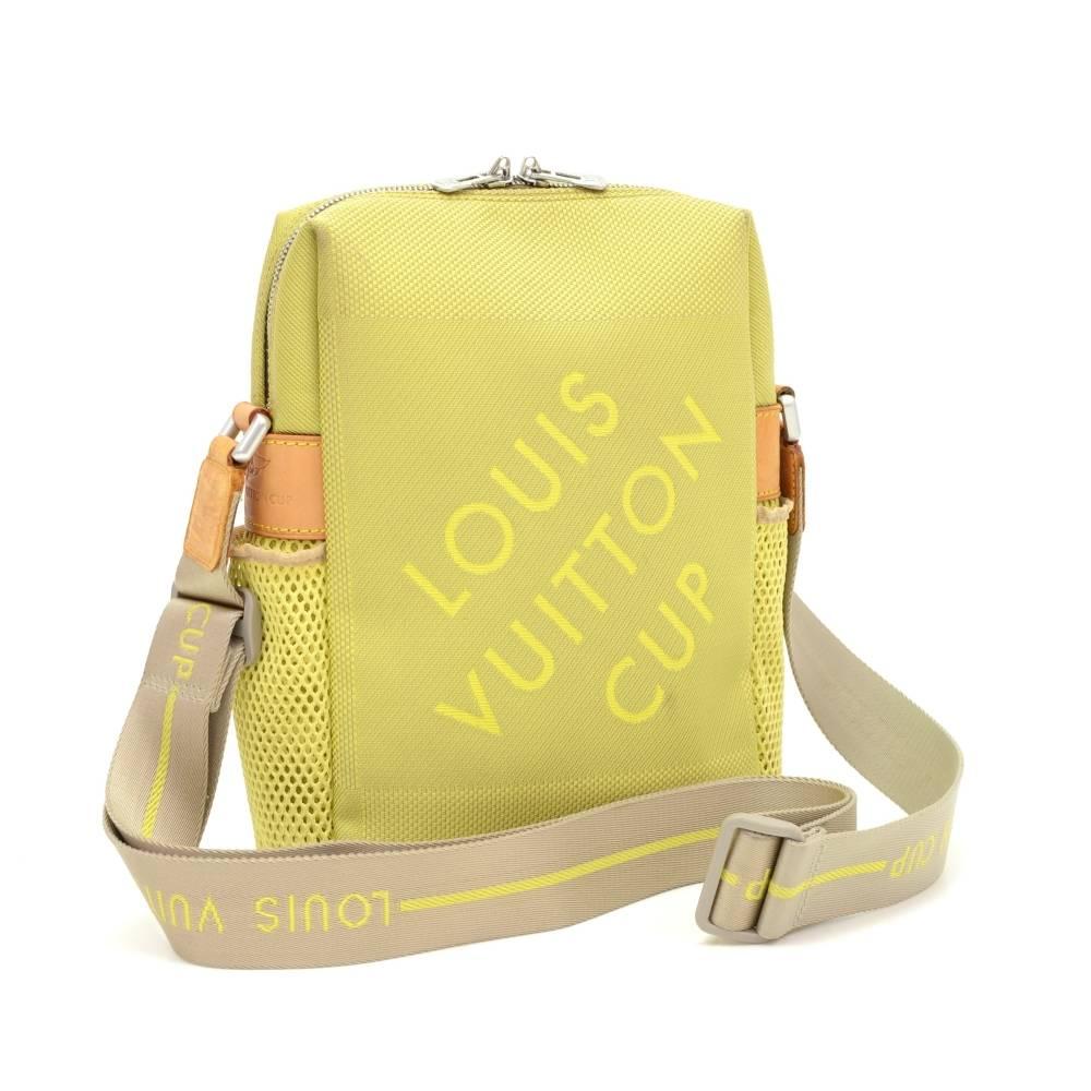 Louis Vuitton Weathery messenger bag in lime green Damier Geant from a LIMITED 2003 America's Cup edition. Top with double zipper and 2 exterior open pockets on side. Inside it has 2 open pockets. Limited item NO. 6206.

Made in: France
Serial