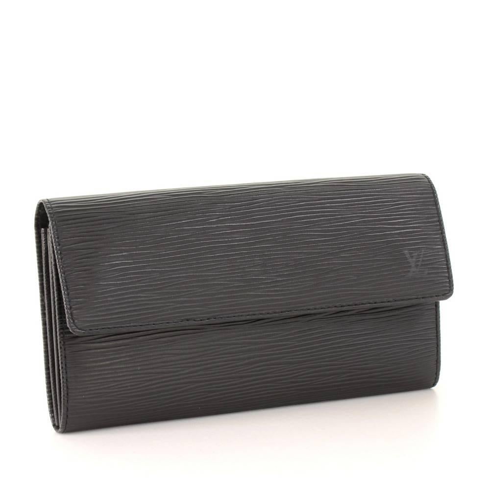 Louis Vuitton Pochette porte-monnaie credit NM wallet in black Epi leather. Inisde has 1 zipper pocket for coin, 2 note compartment, 2 exterior card slots. Very luxury item to have.   

Made in: Spain
Serial Number: CA0030
Size: 7.5 x 3.9 x 0.8