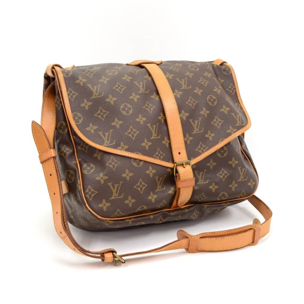 Louis Vuitton Saumur 35 a great shoulder bag. 2 separate compartments with flap and leather belt closure. Adjustable leather strap could be worn across the body or on one shoulder. Excellent for everyday or for traveling. 

Made in: USA
Serial