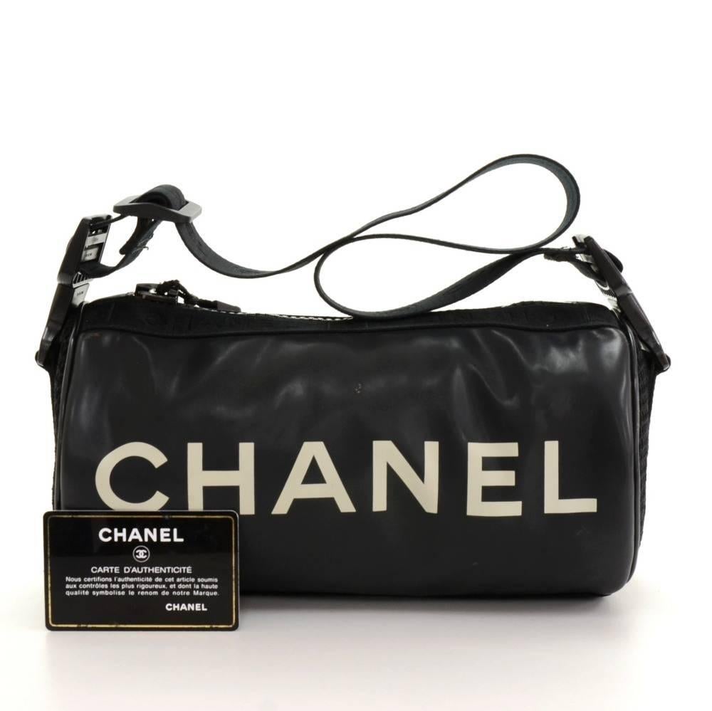 Chanel sports bag in black rubber x nylon. Main area is secured with zipper. Inside has 1 zipper pocket and nylon lining. Very stylish and cute for any purpose.  

Made in: Italy
Serial Number: 8960071
Size: 9.8 x 5.1 x 5.1 inches or 25 x 13 x
