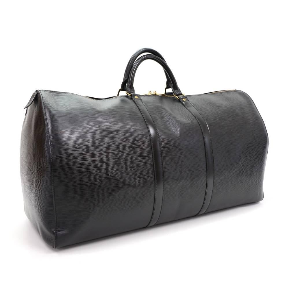 Louis Vuitton Keepall 60 in Epi leather. It is a classic of the Louis Vuitton travel bag collection. This spacious large version features comfortable rounded leather handles and a double zipper. Easy access and truly popular color. 

Made in: