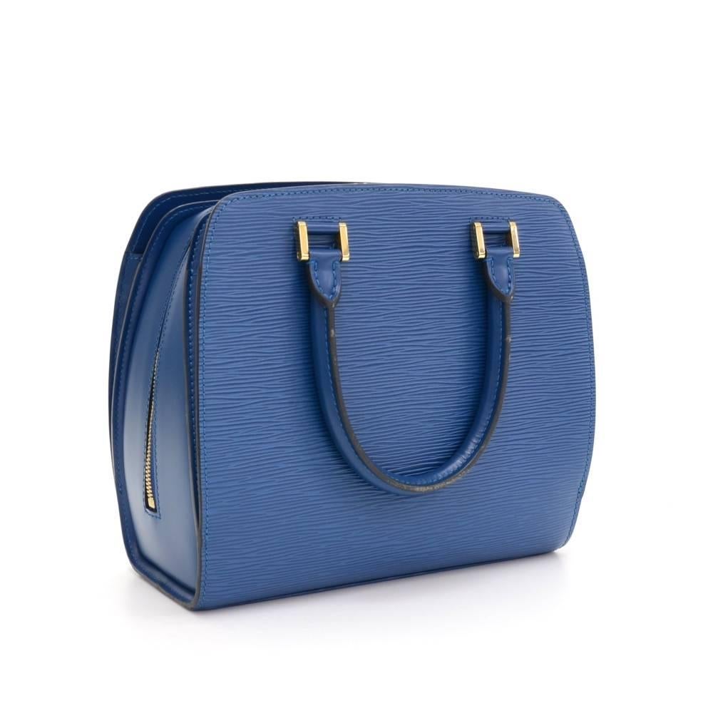 Louis Vuitton Pont Neuf Blue Epi Leather Handbag In Excellent Condition In Fukuoka, Kyushu