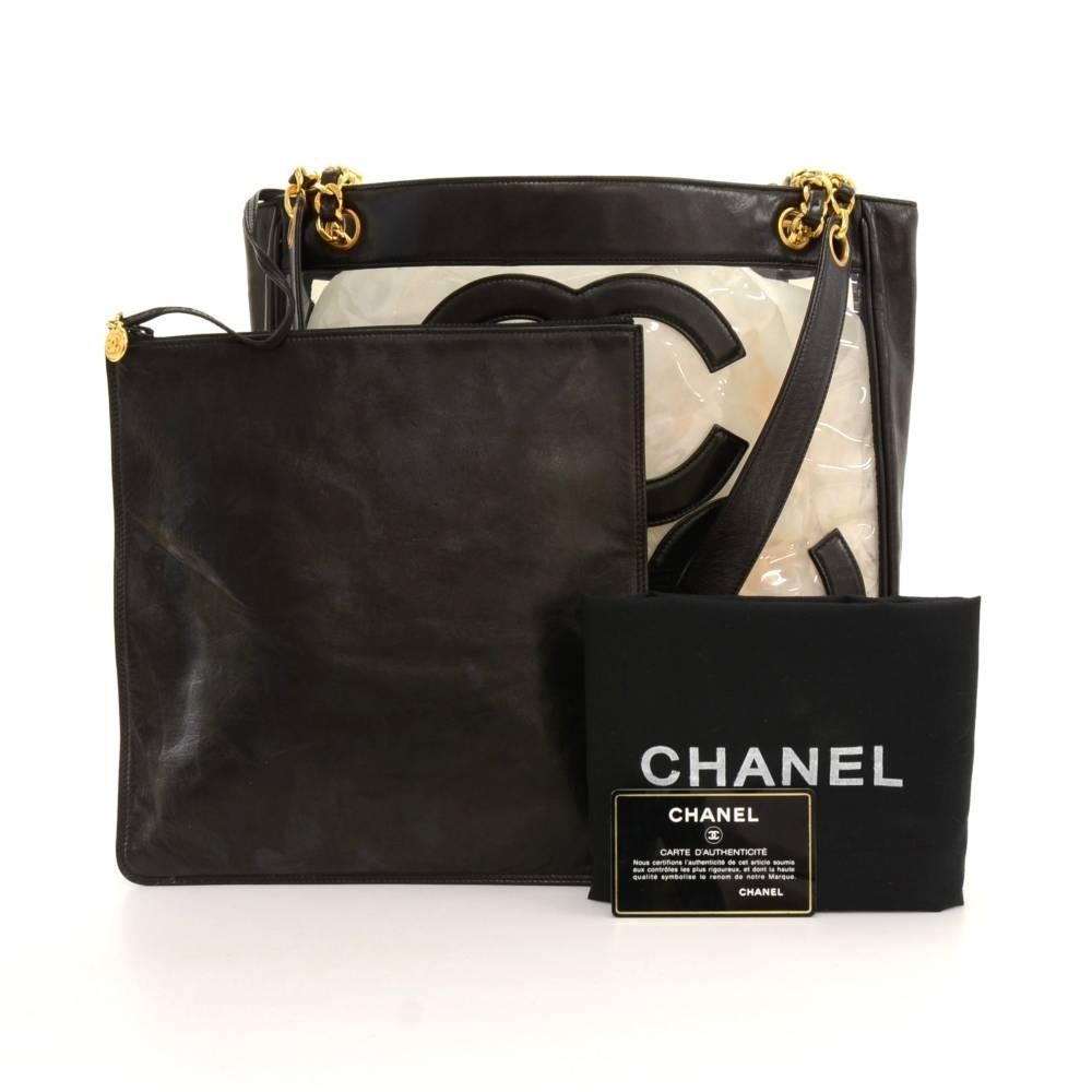 Chanel shoulder tote in black leather x clear vinyl. It has 3 large CC logo in black leather on each side. Top secured with 2 magnetic closure. Inside is open space with attched pouch. Can be carried on shoulder with leather strap. A great companion