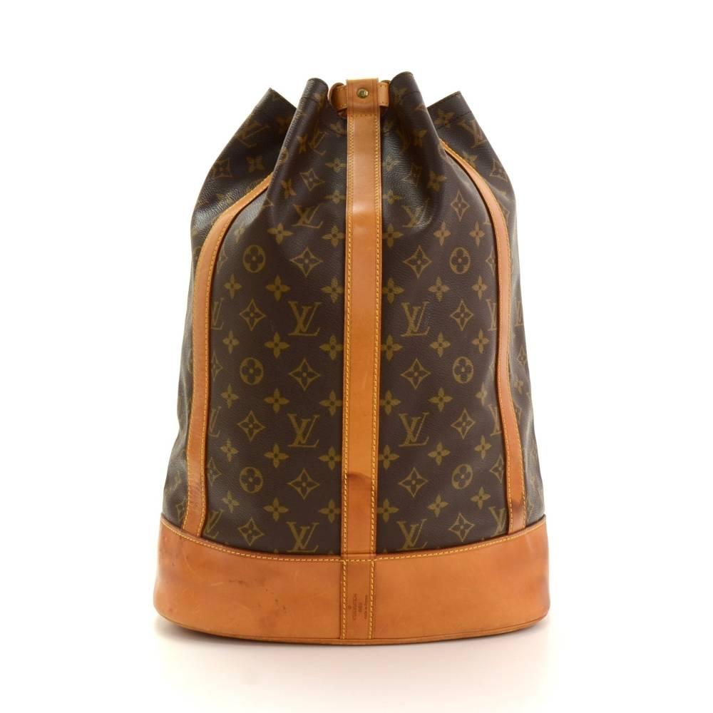 Louis Vuitton Randonee PM in monogram cavas bag. It can be carried on one shoulder or as backpack. Very rare to find. It comes with name tag.

Made in: France
Serial Number: A 1 1 9 2 3
Size: 13 x 18.9 x 7.1 inches or 33 x 48 x 18 cm
Color: