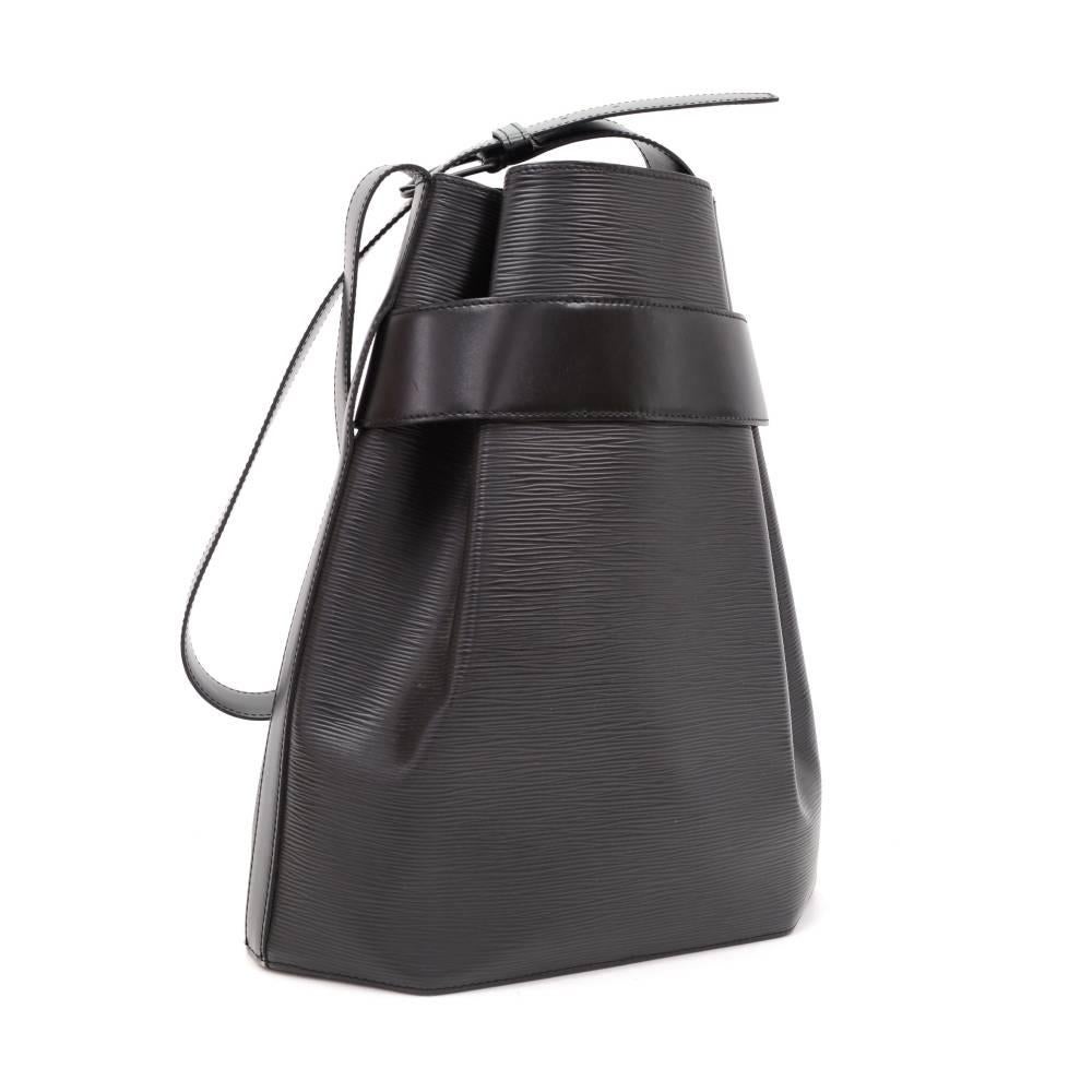 Louis Vuitton Sac D'epaule GM Epi leather shoulder bag. It has open access with a leather strap around the top of the bag secured with a stud. It is carried on the shoulder with its adjustable shoulder strap. Inside has alkantra lining with a