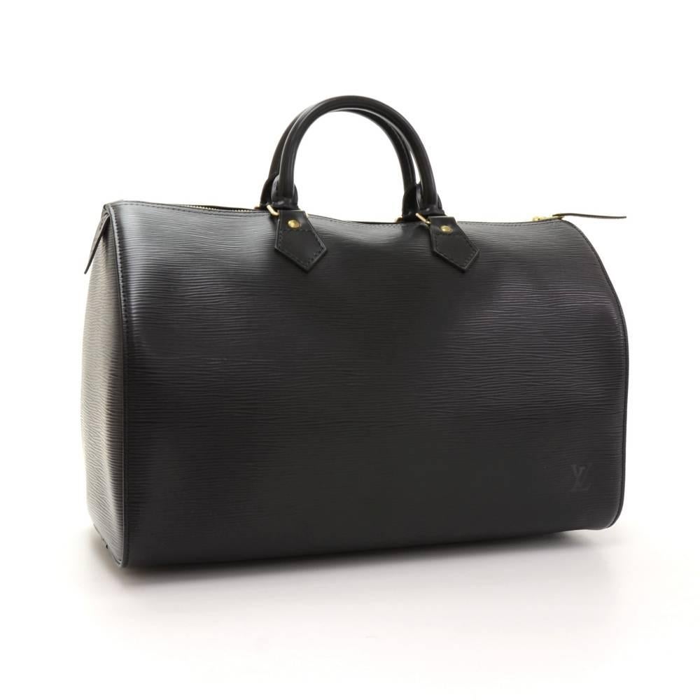 Louis Vuitton Epi leather speedy 35 in epi leather. It is a reinterpretation of the keep all travel bag. Its rounded form reveals an exceptionally spacious interior. For increased safety, it has large zipper closure. 

Made in: France
Serial