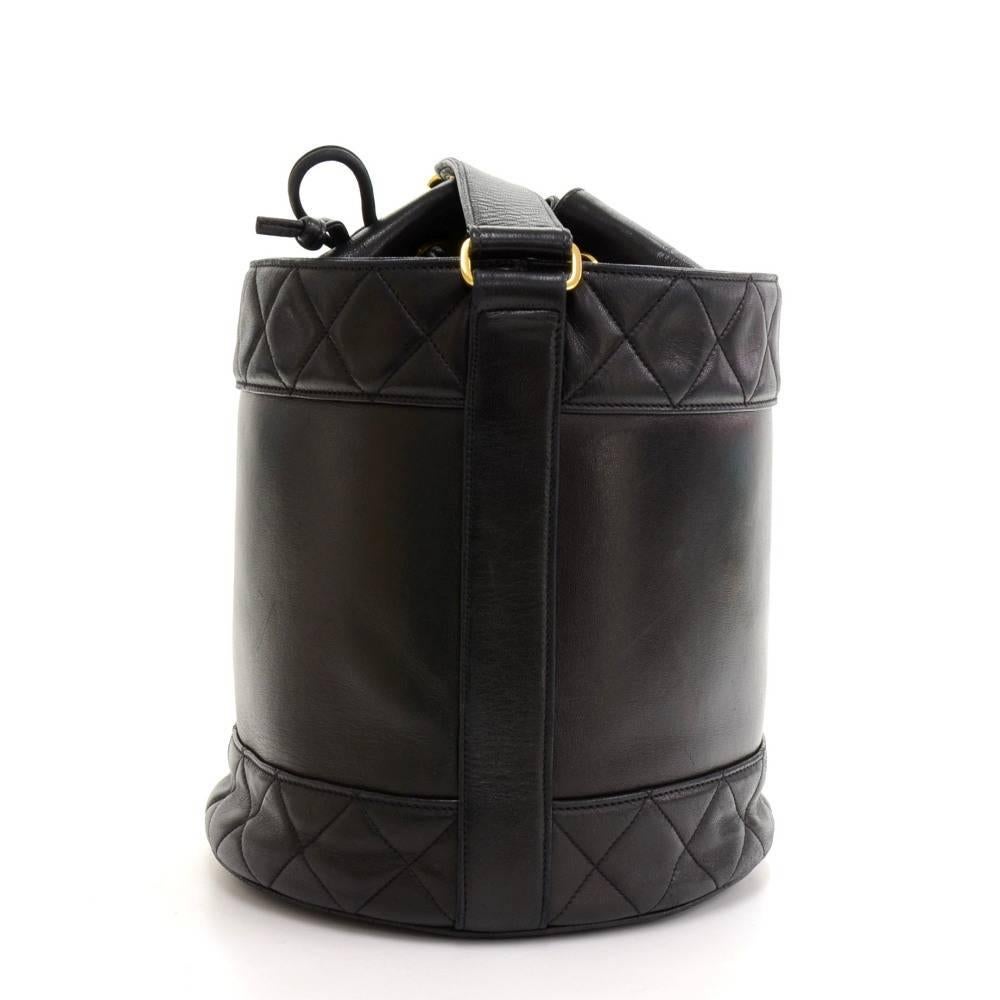 Women's Vintage Chanel Black Lambskin Leather Shoulder Bucket Bag