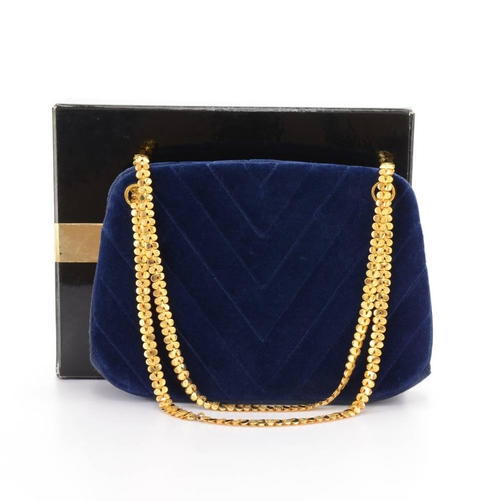Chanel party shoulder bag in blue navy quilted velvet. It has 3 compartments: 2 open and the middle has kiss lock. Inside has textile lining and 2 pockets. Comfortably carried on shoulder or in hand. Very cute and make great companion where you go!