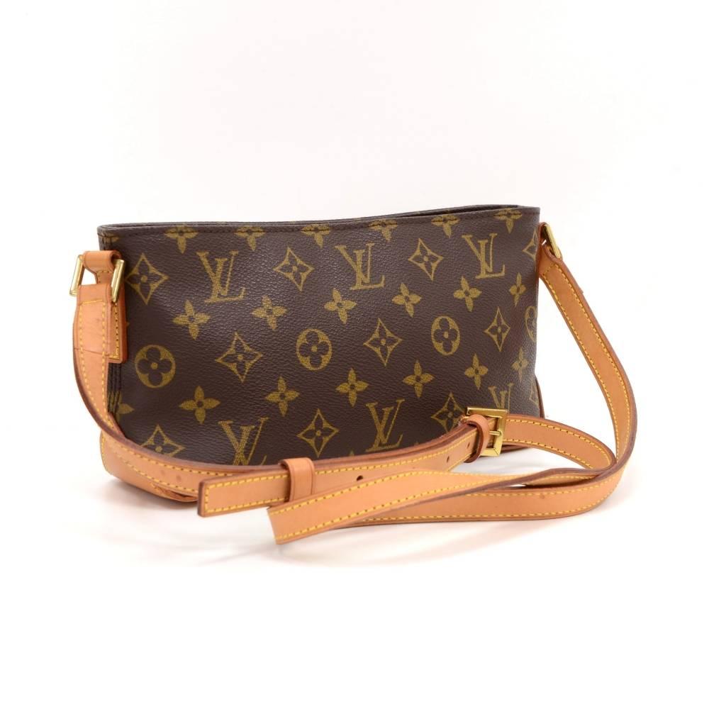 Louis Vuitton Trotteur shoulder bag in monogram canvas. Main access secured with zipper. Inside has 1 zipper pocket. It can be carried on shoulder or across the body with adjustable strap.

Made in: France
Serial Number: AR0021
Size: 9.8 x 5.1 x