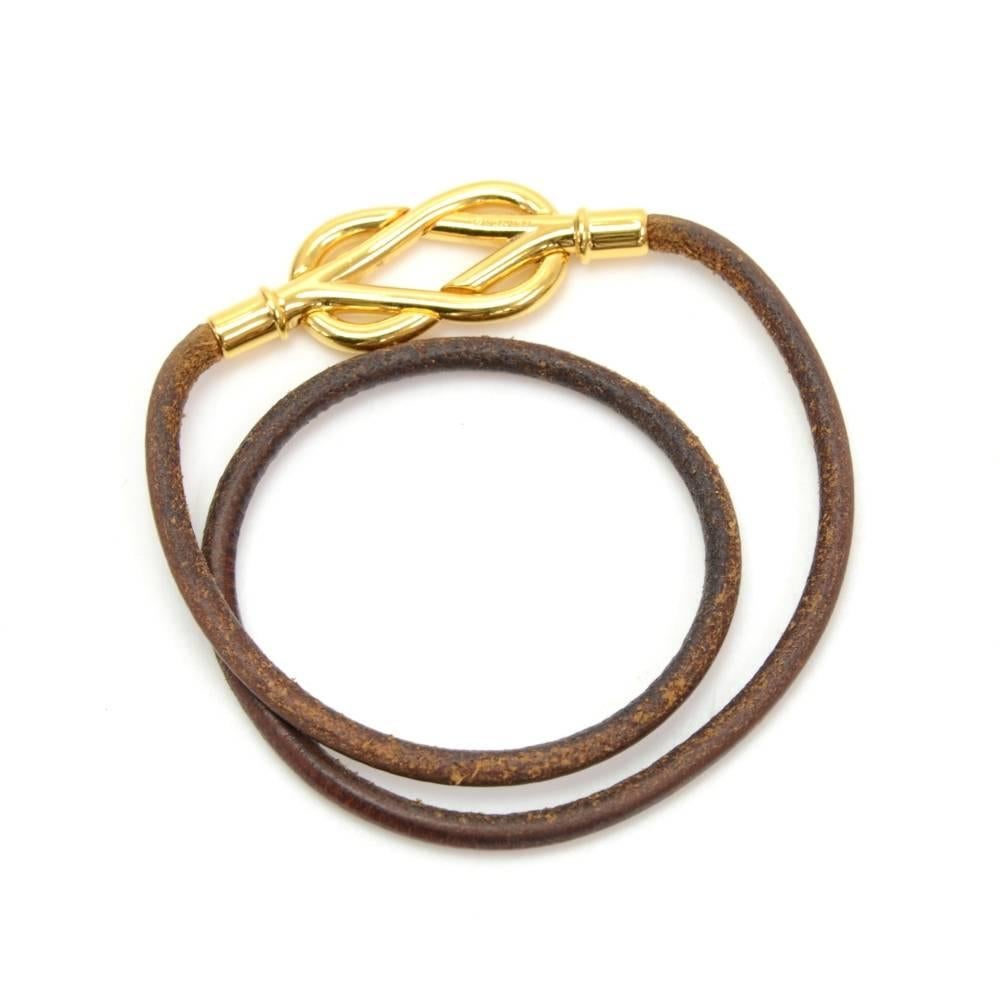 Hermes Atame bracelet in dark brown leather and gold tone hardware. It is very stylish and great statement wherever you go. Size: Total length (from one to one end) app 16.1 inch or 41 cm

Made in: France
Size: 16.1 x 0 x x inches or 41 x 0 x x