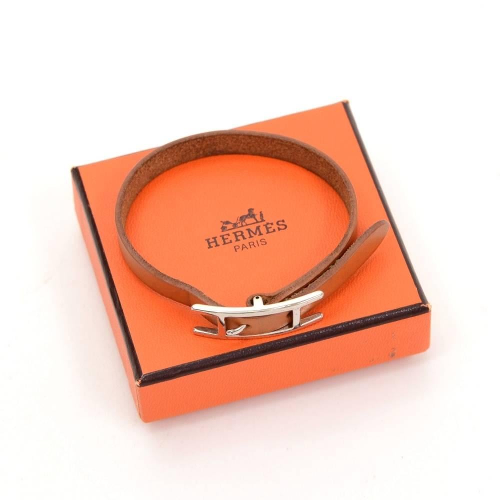 Hermes Api III brown leather bracelet with silver tone. Hermes Paris is engraved on it. It looks very stylish and would make a great statement.Size: Adjustable between 6.7 - 7.5 inches or 17 - 19 cm.

Made in: France
Size: 7.5 x 0.3 x 0 inches or