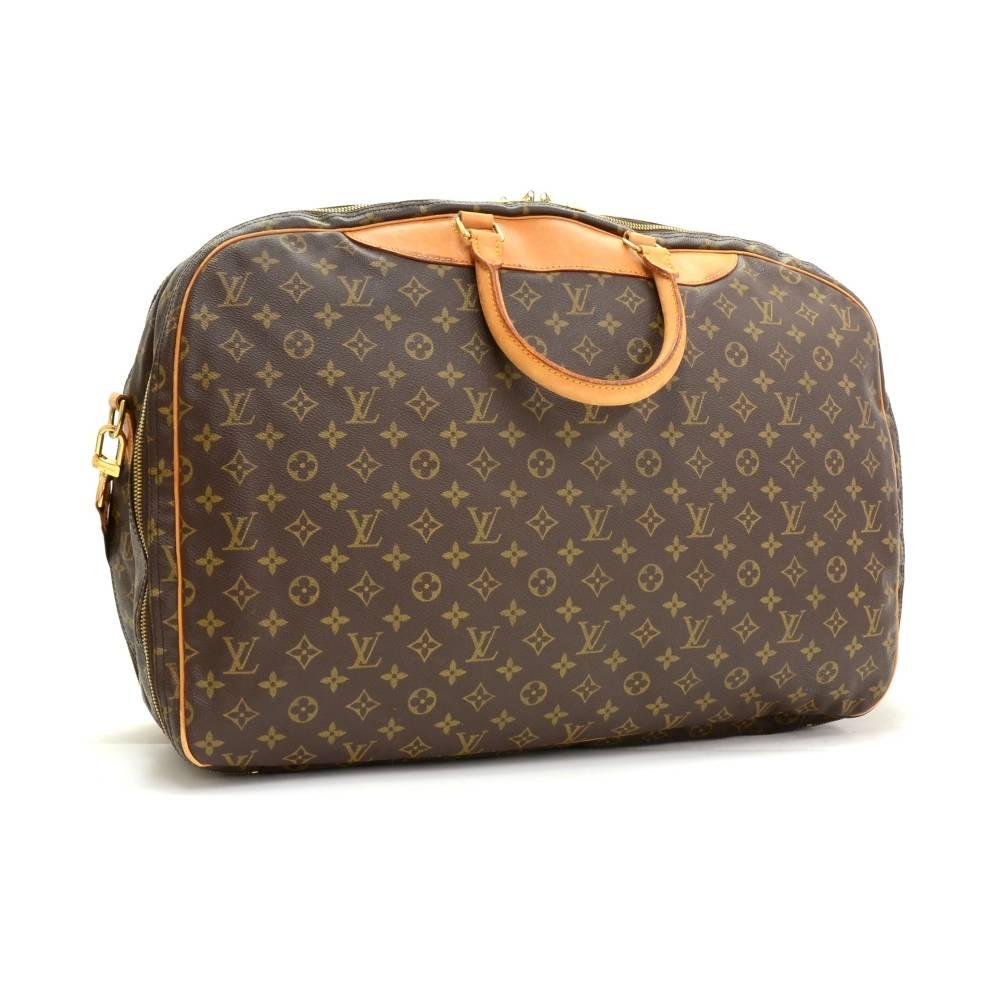 Louis Vuitton Alize 2 Poches travel bag in monogram canvas. One of the largest sturdy shoulder travel bag with leather handles and piping. It features two double-zip compartments, one with a large open pocket and the other compartment with a rubber