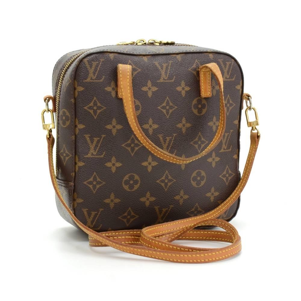 Louis Vuitton Spontini in monogram canvas. Inside has beige washable lining 2 pockets and 4 rubber bands. Comfortably carry on shoulder or across the body. It comes with removable shoulder strap.

Made in: France
Serial Number: A R 0 0 3 4
Size: