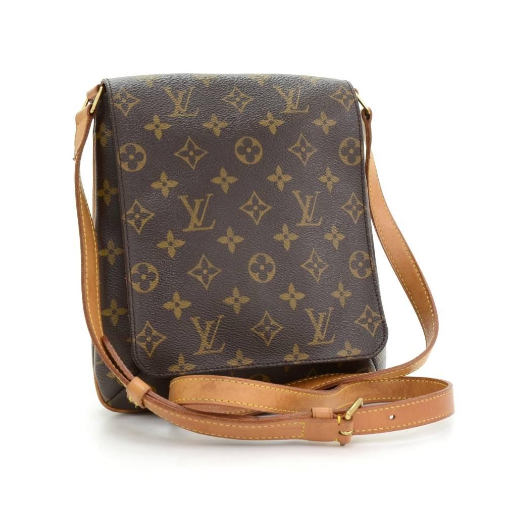 Louis Vuitton Musette Salsa shoulder bag. Flap with magnetic closure. Inside has brown Alkantra lining and 1 open pocket. Adjustable leather strap could be worn on one shoulder. Excellent for everyday or for traveling. 

Made in: USA
Serial