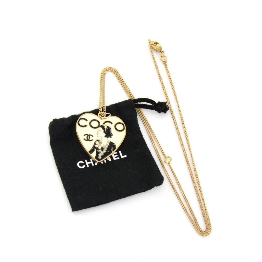 Chanel necklace in gold tone with white Coco heart shaped pendant. Chanel 06 CC P Made in France engraved on plate on chain. Beautiful item! Size: Chain drop is app 13 inches or 33 cm, pendant top is app 1.2 x 1.2 inches or 3 x 3 cm.

Made in: