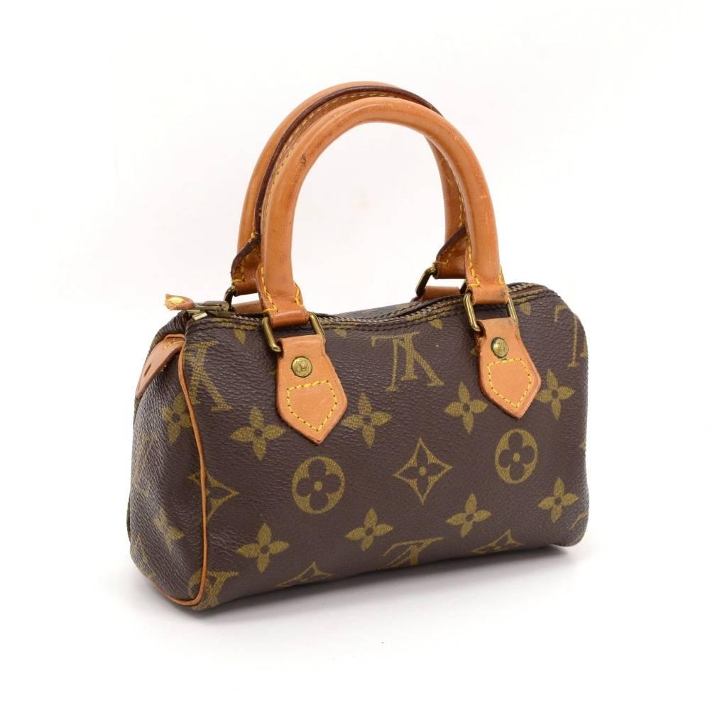Louis Vuitton handbag Mini Speedy Sac HL, one of the most popular line in LV monogram canvas. Brass zipper securing access. Inside is brown lining. Very cute item to have. 

Made in: France
Size: 5.9 x 3.9 x 2.8 inches or 15 x 10 x 7 cm
Color: