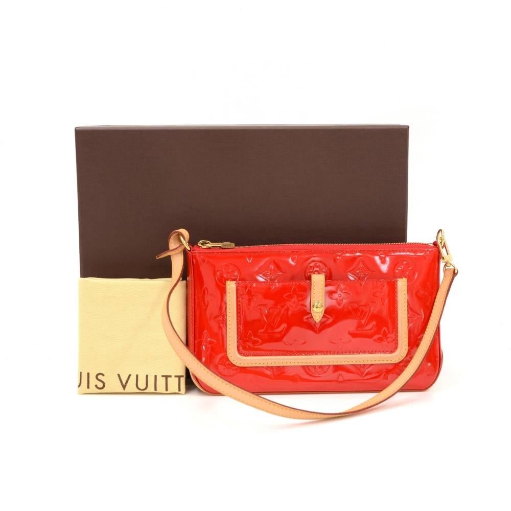 Louis Vuitton Mallory pochette in vernis monogramed leather. The outside has one slip in open pocket with a strap stud closure and zipper closure for main access. Simply carried in your hand or under shoulder. Secure gold color zipper creates easy