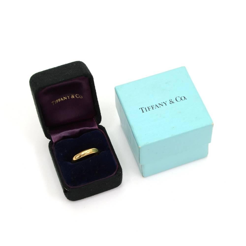 Tiffany & Co. Lucida Wedding Band ring. Tiffany & Co H to M and some numbers engraved on inside..Size: 6 (US size) or 14 (Japanese size)

Made in: Italy
Color: Gold
Dust bag:   Not included  
Box:   Yes included  

Condition
Overall: 8.5 of